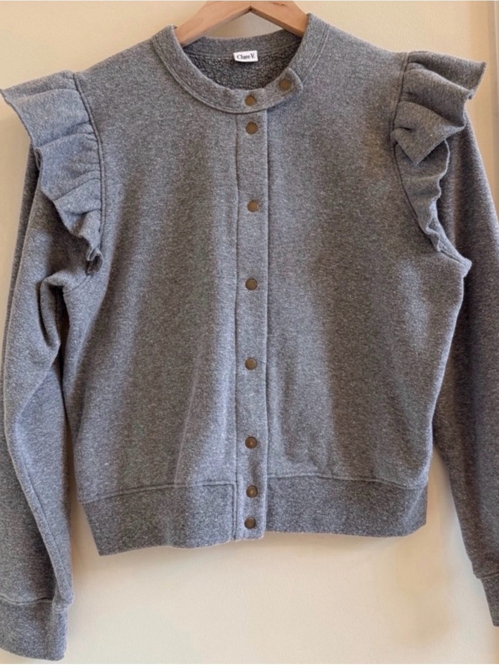 Clare V gray le snap size small Ruffle Sweater like new